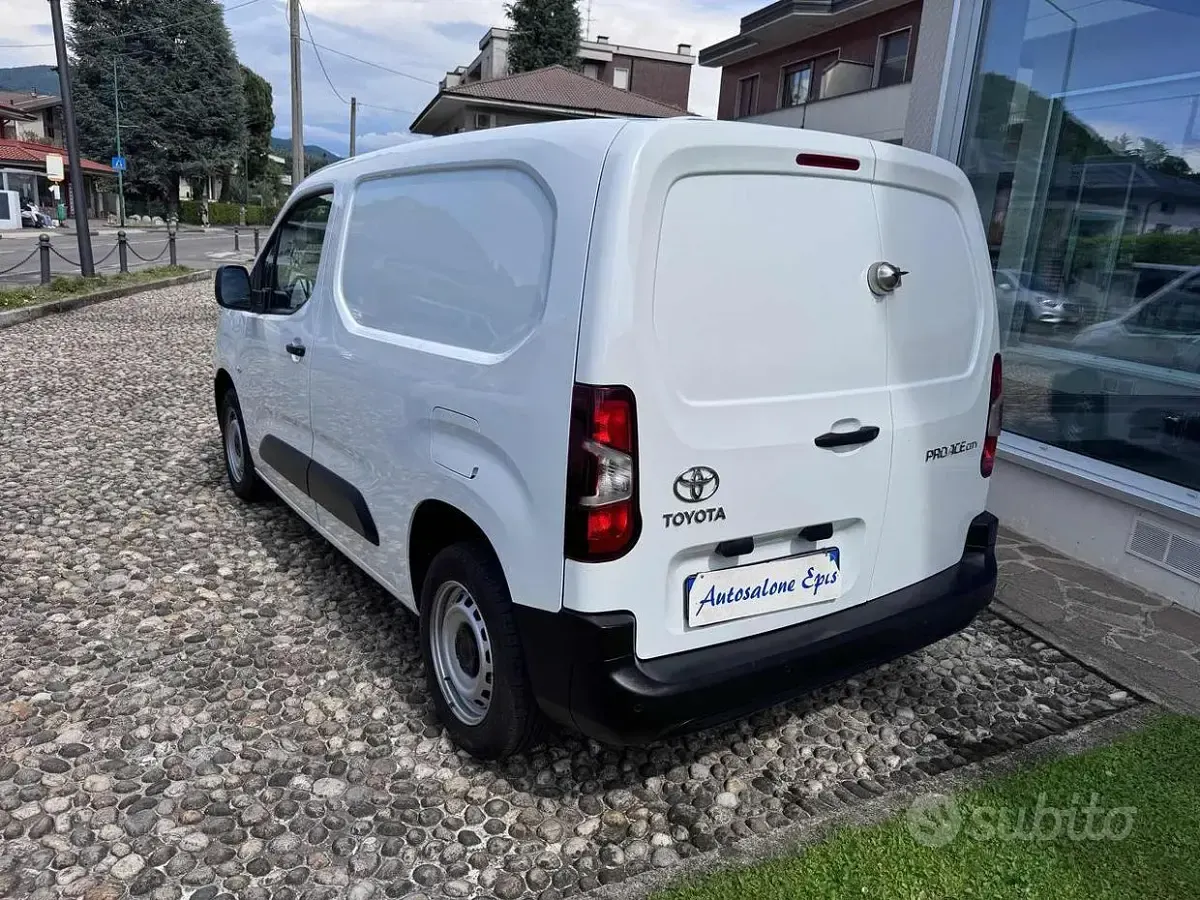 Usata Toyota Proace City City 102 CV (75 kW) 2022 Bianco Monovolume