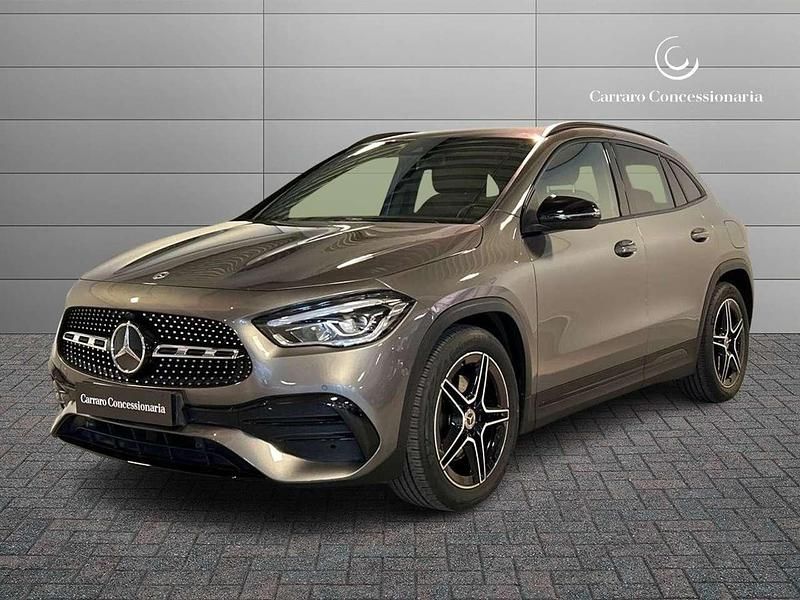 Usata Mercedes GLA180 Premium 116 CV (85 kW) 2022 Grigio montagna SUV