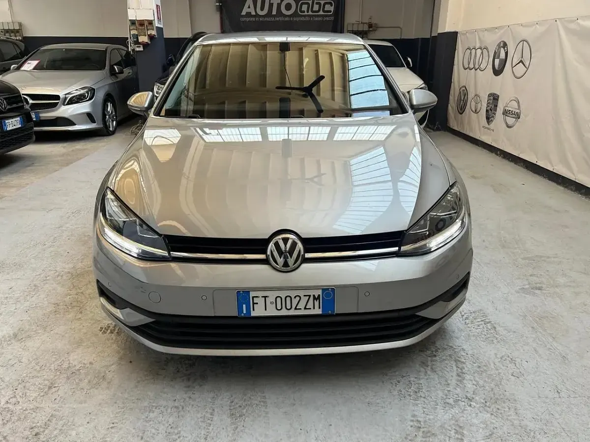 Używany VW Golf VII Trendline 116 KM (85 kW) 2019 Srebrny Sedan/Limuzyna