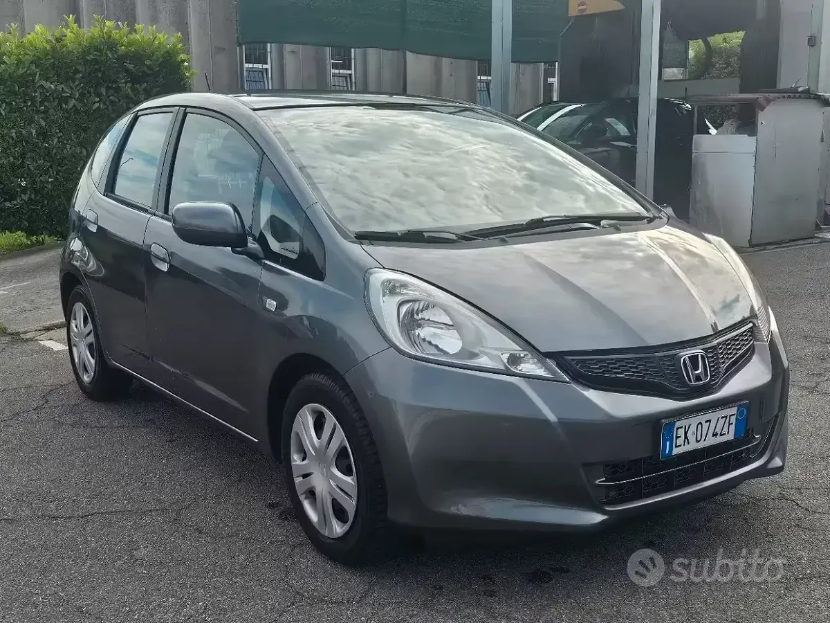 Usata Honda Jazz Trend 90 CV (66 kW) 2011 Grigio Utilitaria