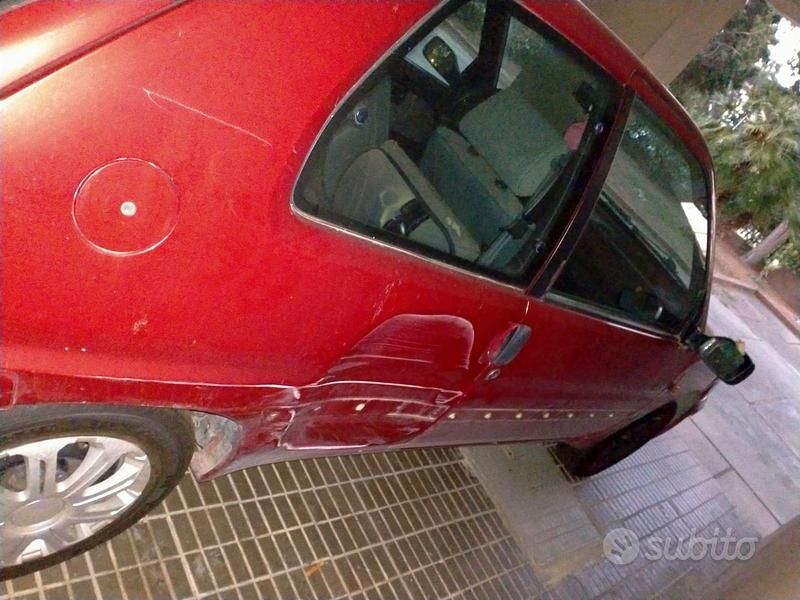 Rosso Usata 1997 Peugeot 106 Due volumi | 1500 € (Buon prezzo) - Immagine 1/4