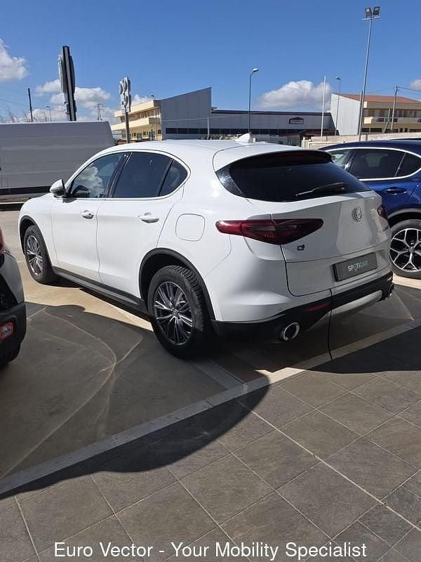 Usata Alfa Romeo Stelvio Business 209 CV (153 kW) 2019 Bianco SUV