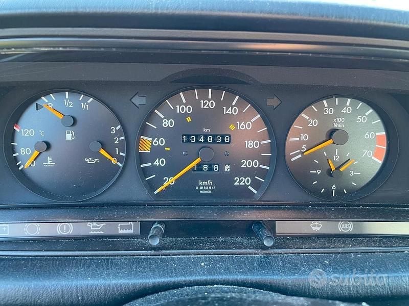 Usata Mercedes 190 105 CV (77 kW) 1990 Bianco Berlina