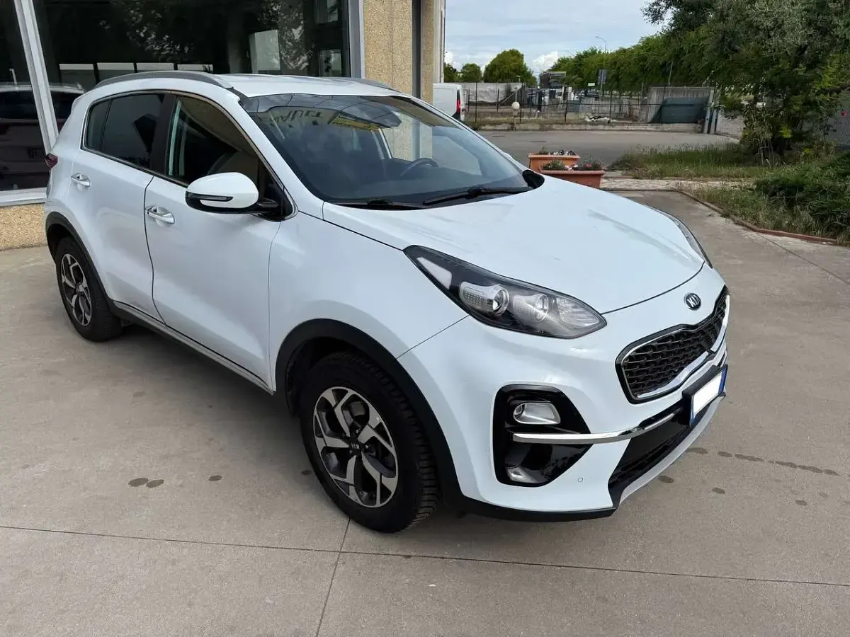 Usata Kia Sportage Plus 126 CV (92 kW) 2020 Clear white SUV