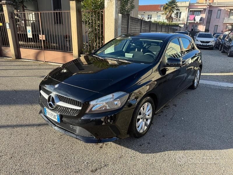 Nero Usata 2015 Mercedes A200 Premium Tre volumi | 12.900 € (Ottimo prezzo) - Immagine 1/4