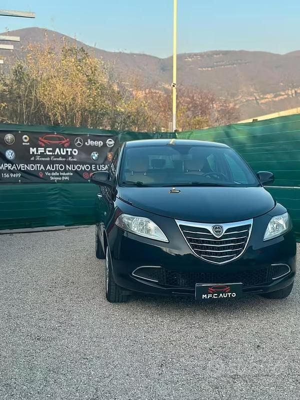 Usata Lancia Ypsilon Platinum 69 CV (50 kW) 2015 Nero Utilitaria