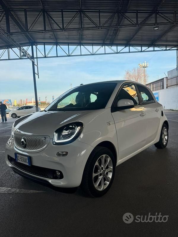 Bianco Usata 2018 Smart ForFour Passion Utilitaria | 13.000 € (Buon prezzo) - Immagine 1/4