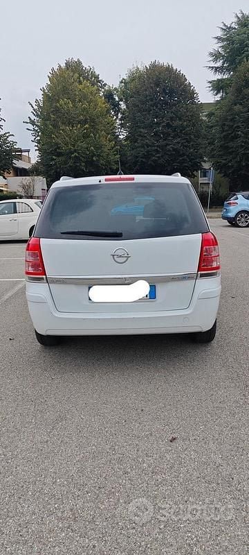 Usata Opel Zafira 150 CV (110 kW) 2013 Bianco Monovolume