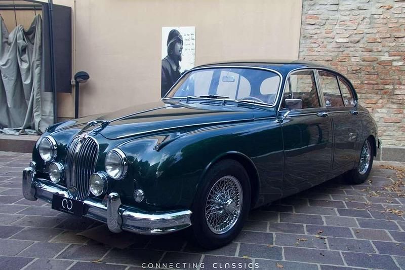 Opalescent dark green Usata 1963 Jaguar MK II Tre volumi | 40.000 € - Immagine 1/4