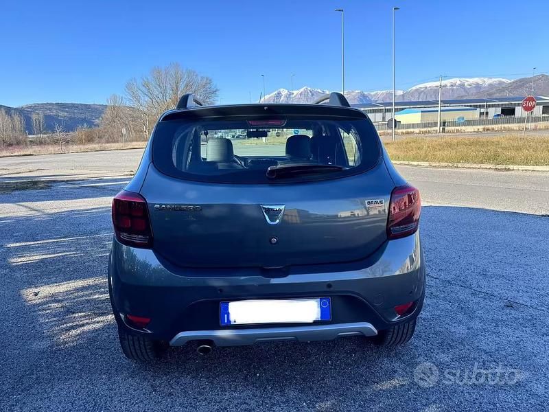 Usata Dacia Sandero 90 CV (66 kW) 2017 Grigio Berlina