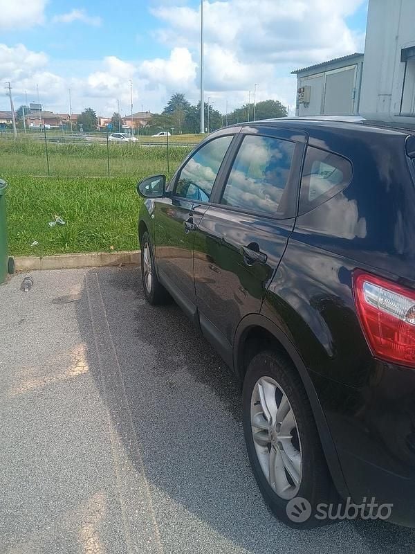 Używany Nissan Qashqai 115 KM (84 kW) 2013 Czarny SUV