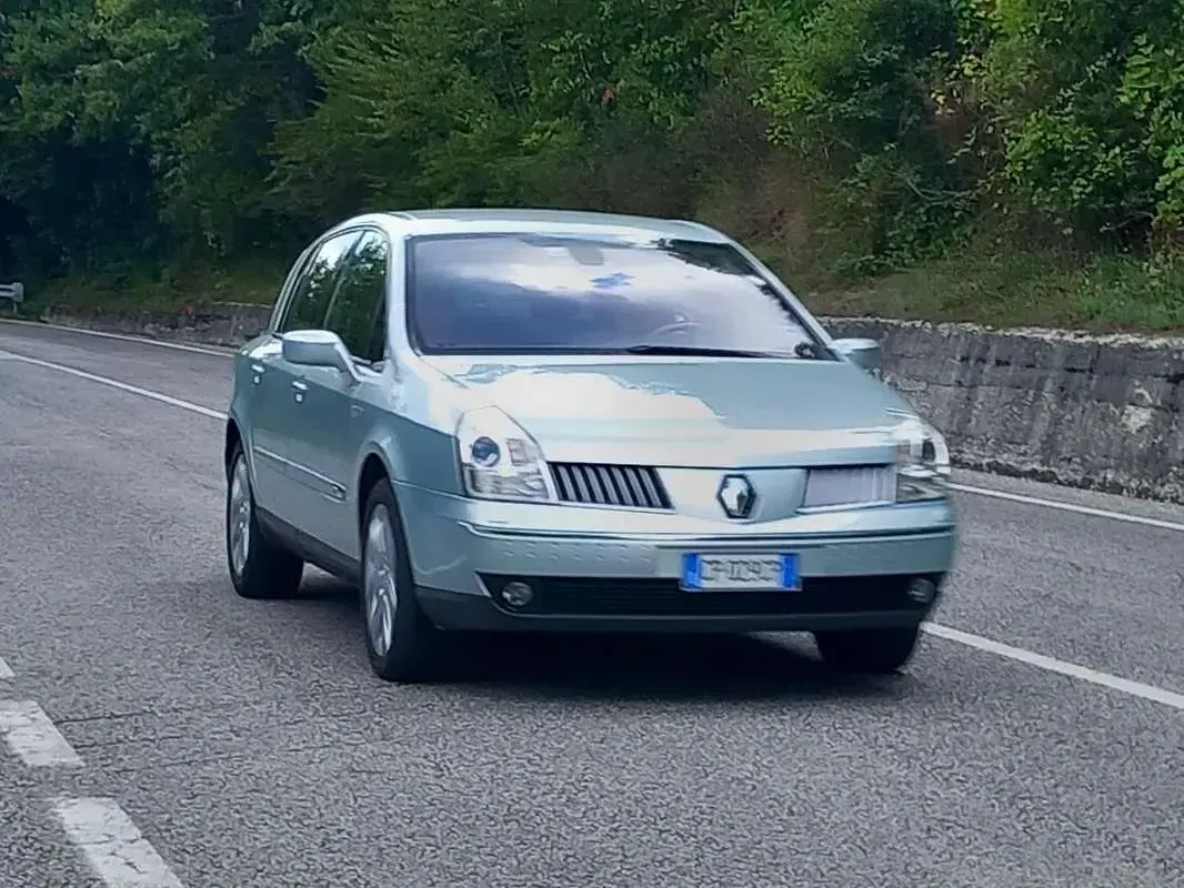 Usata Renault Vel Satis Initiale 150 CV (110 kW) 2004 Argento Utilitaria