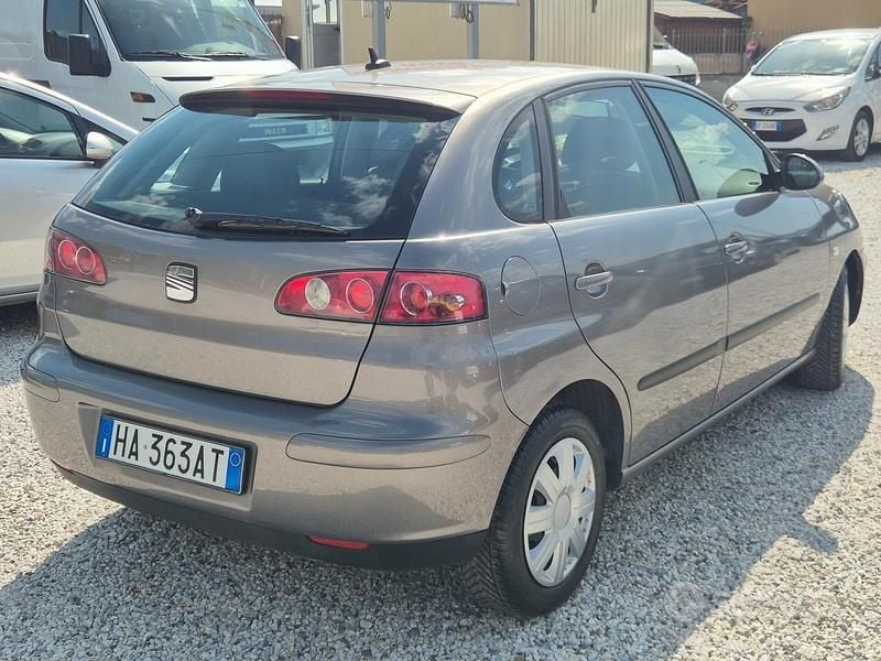 Usata Seat Ibiza 74 CV (54 kW) 2002 Grigio Utilitaria