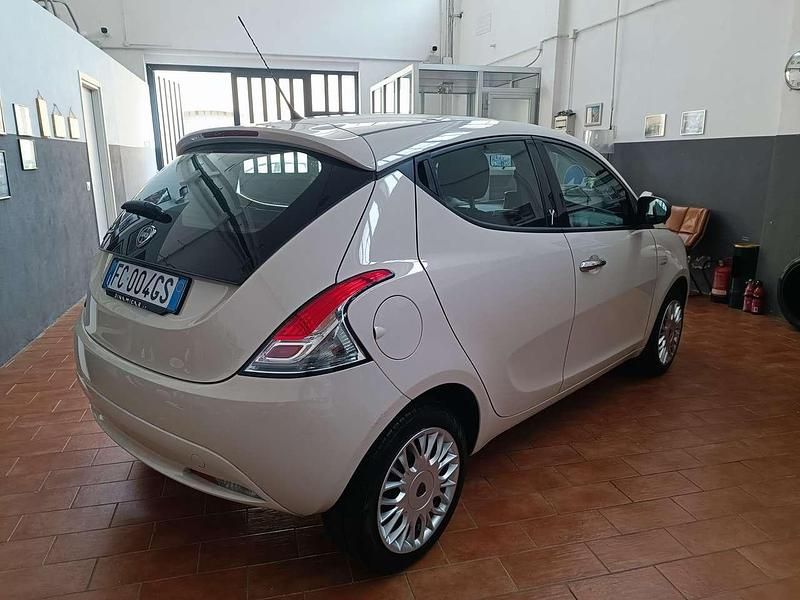 Usata Lancia Ypsilon Silver 69 CV (50 kW) 2015 Beige Utilitaria