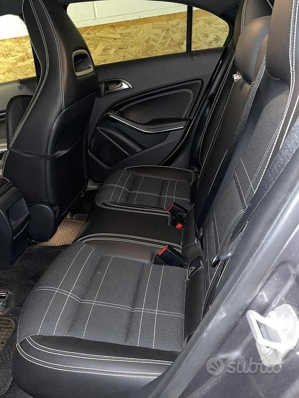 Usata Mercedes A180 Executive 122 CV (89 kW) 2017 Grigio Utilitaria