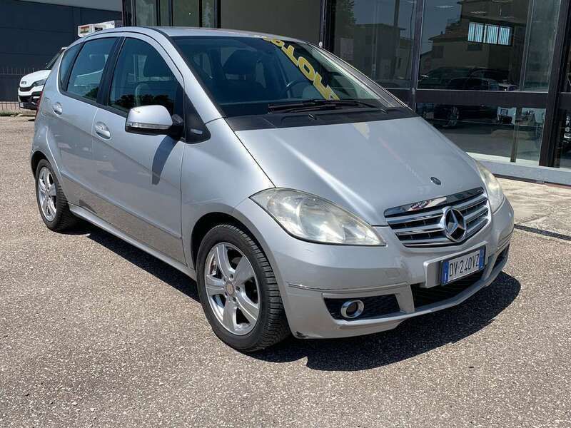 Grigio Usata 2009 Mercedes A150 Elegance Monovolume | 3200 € (Buon prezzo) - Immagine 1/4
