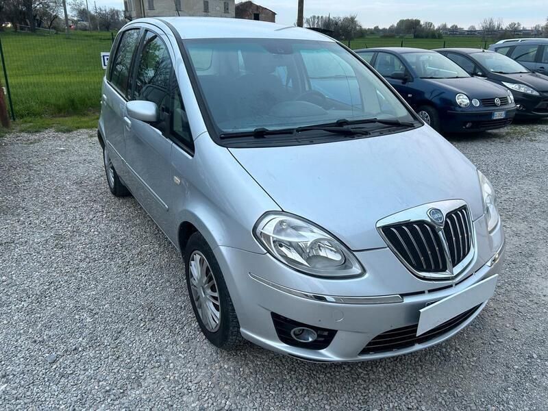 Usata Lancia Musa 77 CV (56 kW) 2009 Argento Monovolume