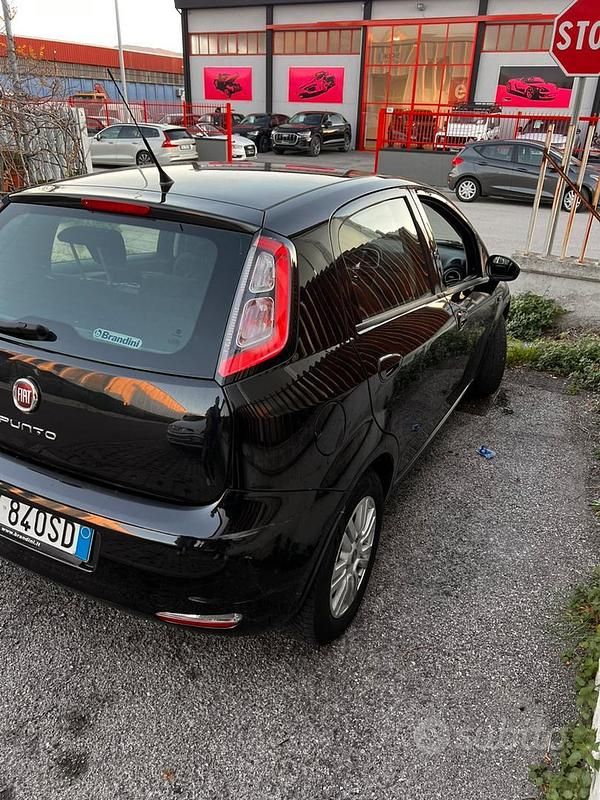 Usata Fiat Punto 77 CV (56 kW) 2015 Berlina