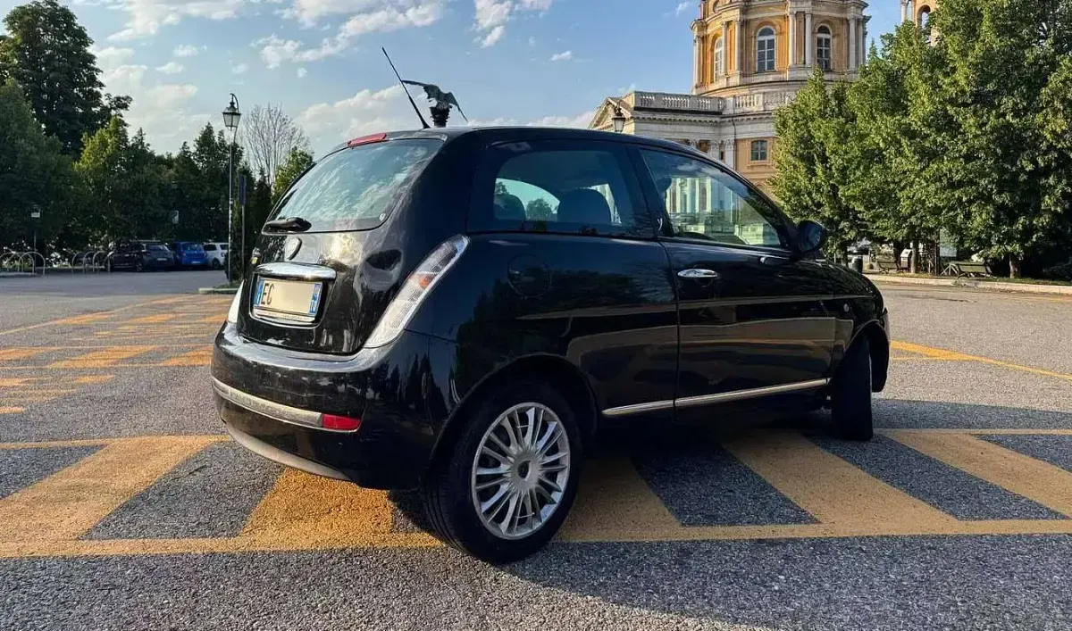 Usata Lancia Ypsilon 75 CV (55 kW) 2011 Nero Utilitaria