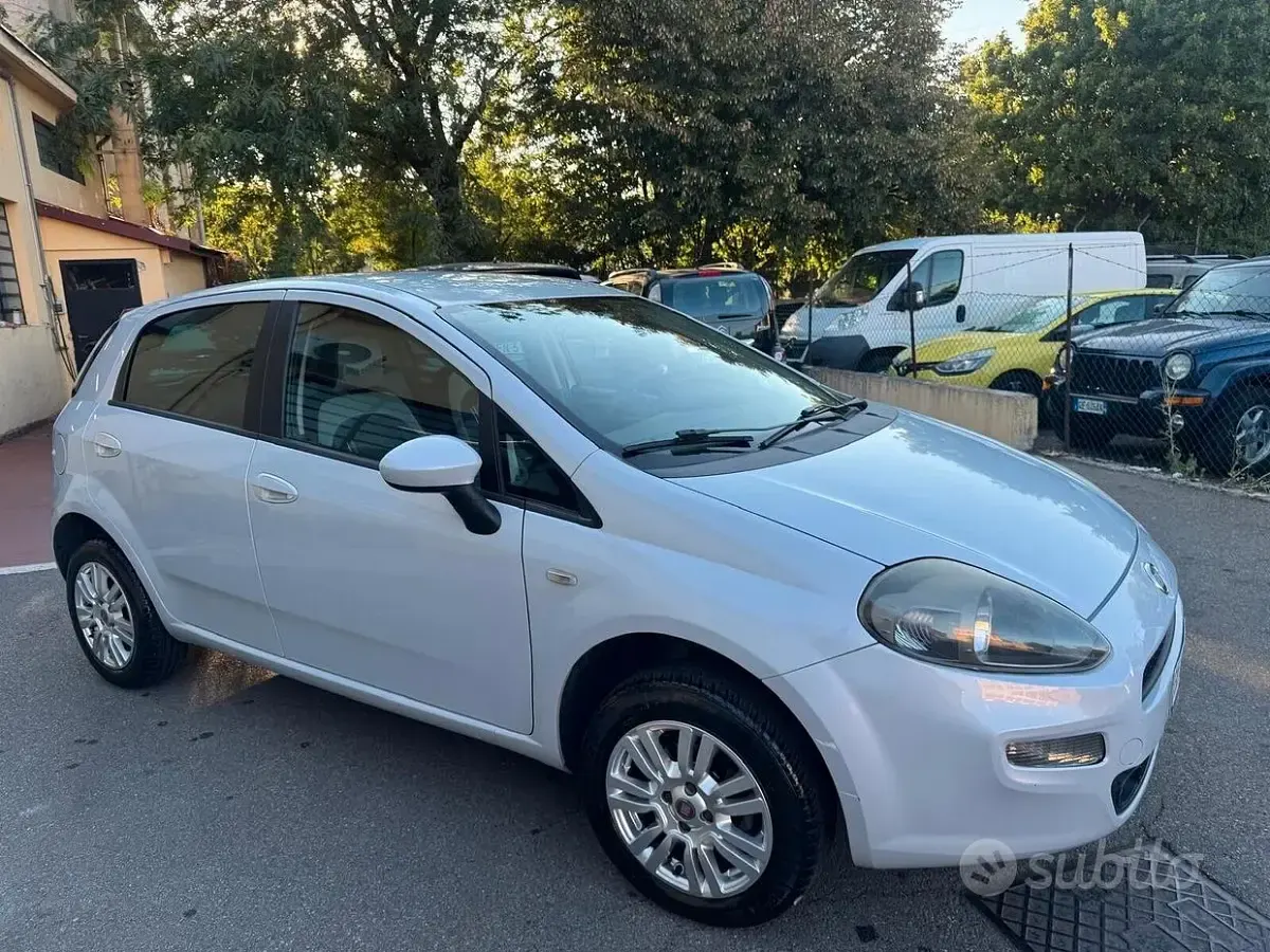 Usata Fiat Grande Punto 69 CV (50 kW) 2012 Grigio Utilitaria