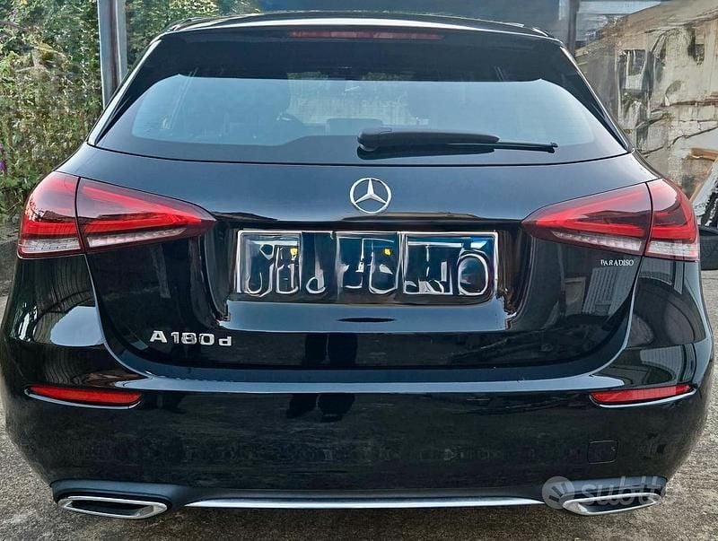 Nero Usata 2022 Mercedes A180 Berlina | 24.000 € (Super prezzo) - Immagine 1/4