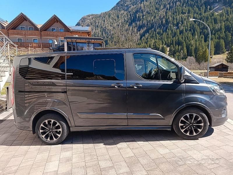 Usata Ford Tourneo Sport 2023 Grigio Monovolume
