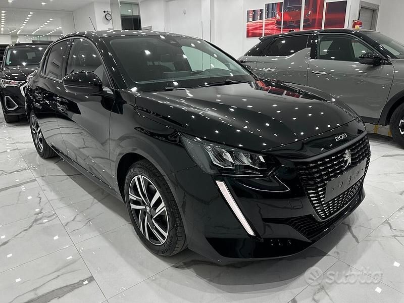 Usata Peugeot 208 Allure 101 CV (74 kW) 2021 Nero Utilitaria