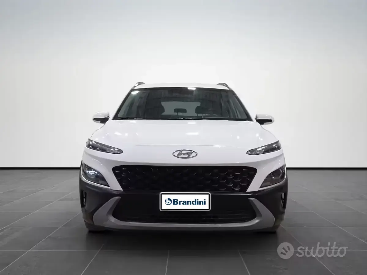 Käytetty Hyundai Kona 105 HP (77 kW) 2022 Valkoinen Katumaasturi