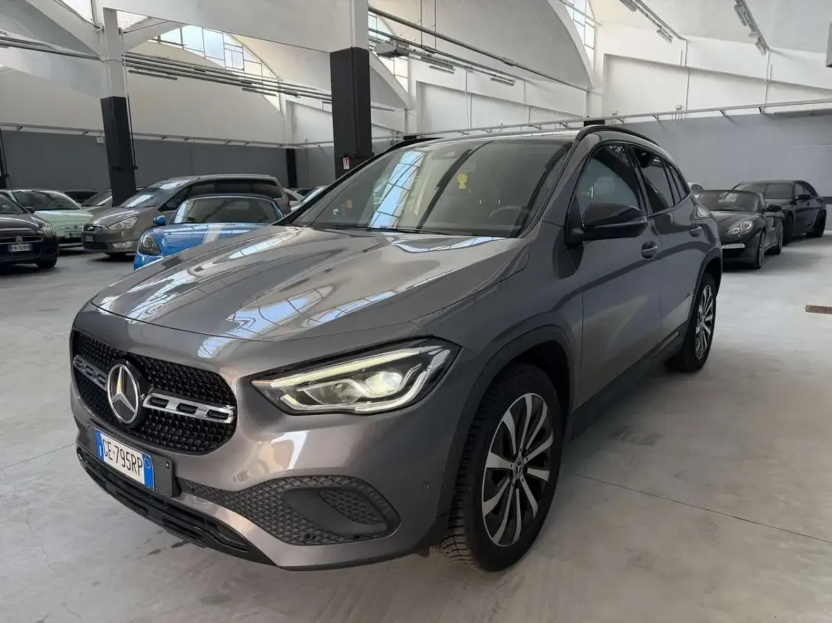 Usata Mercedes GLA200 150 CV (110 kW) 2021 Grigio SUV