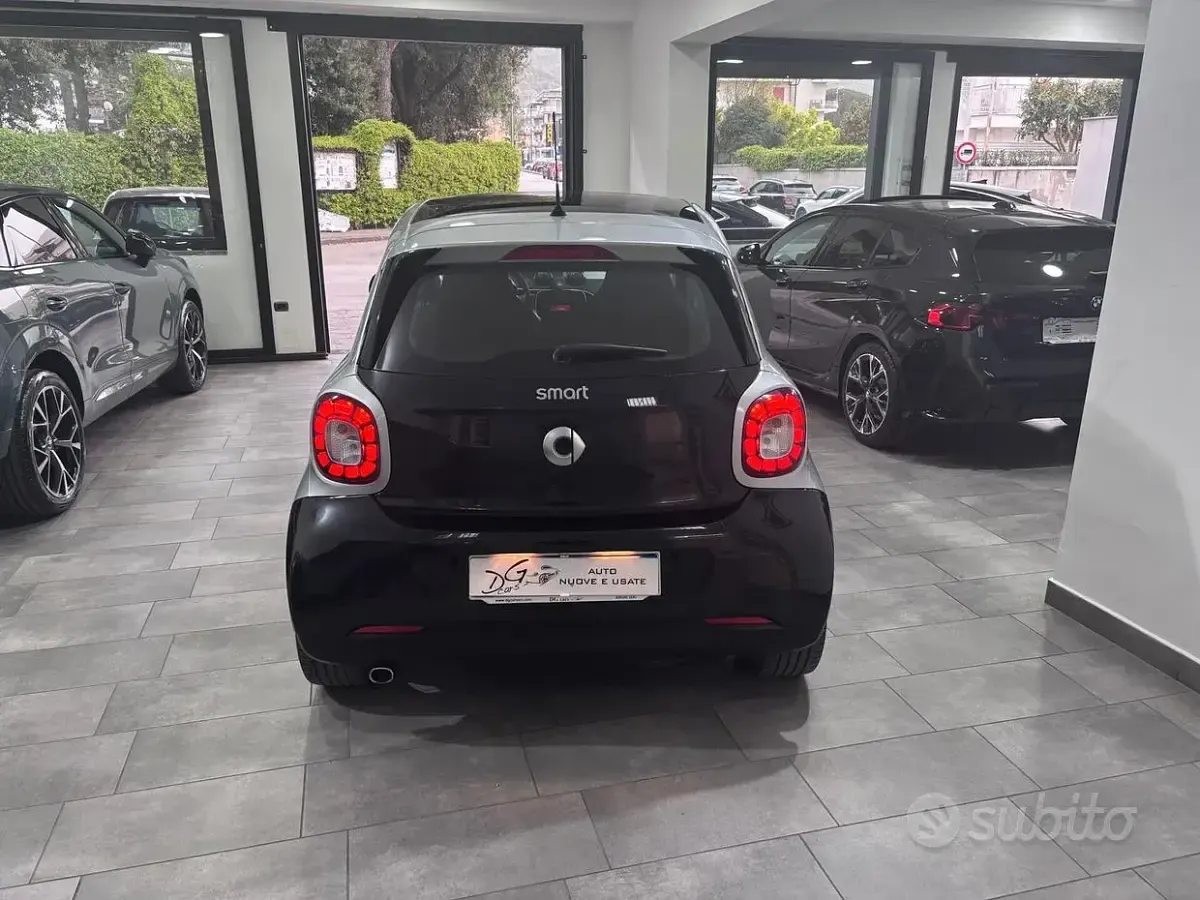 Usata Smart ForFour Passion 90 CV (66 kW) 2017 Nero Utilitaria