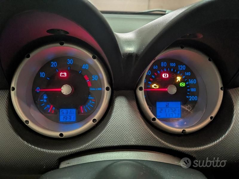 Usata VW Lupo 61 CV (44 kW) 2004 Argento Utilitaria