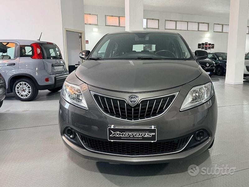 Usata Lancia Ypsilon 69 CV (50 kW) 2015 Grigio Utilitaria