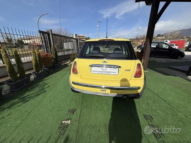 Usata Mini ONE 90 CV (66 kW) 2003 Giallo Utilitaria