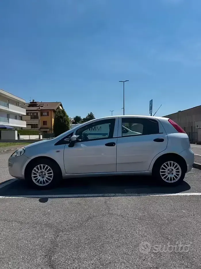 Usata Fiat Punto 69 CV (50 kW) 2017 Grigio Utilitaria