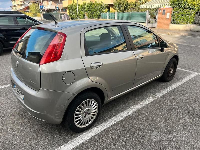 Usata Fiat Grande Punto 77 CV (56 kW) 2017 Grigio Utilitaria