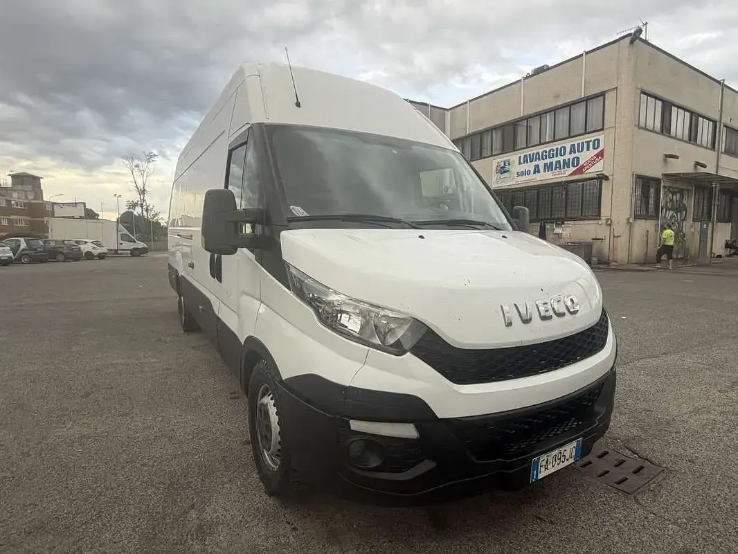 Usata Iveco Daily 145 CV (106 kW) 2015 Bianco Furgone
