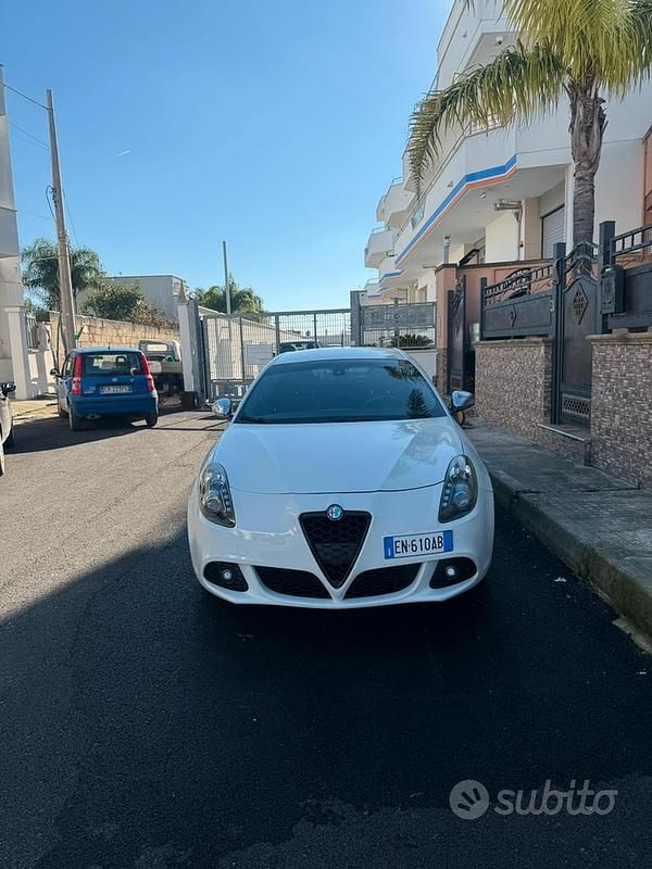 Usata Alfa Romeo Giulietta 105 CV (77 kW) 2012 Bianco Berlina