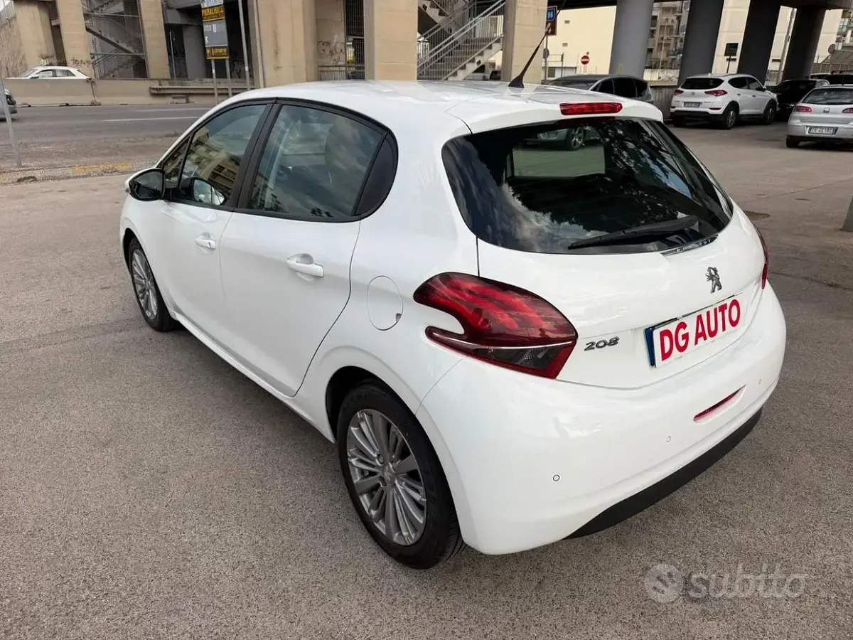 Usata Peugeot 208 75 CV (55 kW) 2017 Bianco Utilitaria