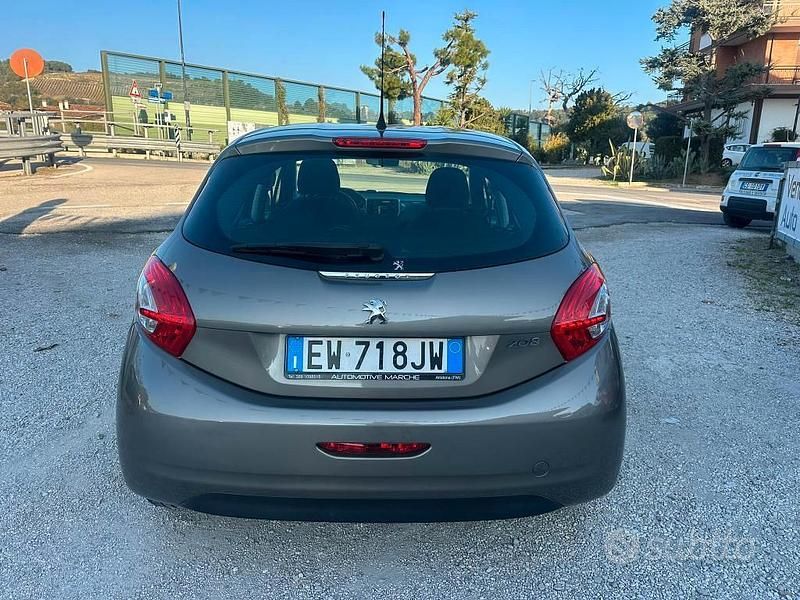 Usata Peugeot 208 Allure 68 CV (50 kW) 2014 Marrone Utilitaria