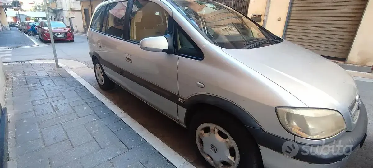 Usata Opel Zafira 101 CV (74 kW) 2004 Grigio Monovolume