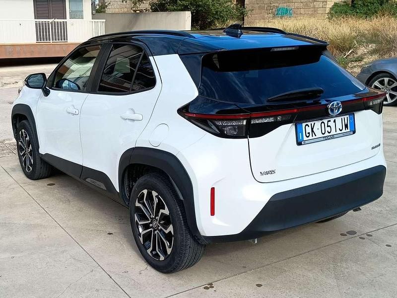 Usata Toyota Yaris Hybrid Trend 92 CV (67 kW) 2022 Bianco Berlina