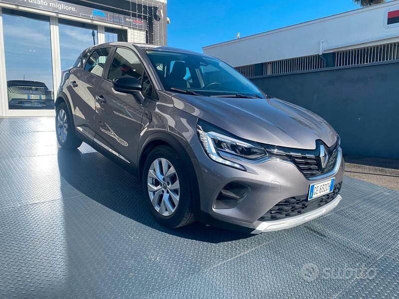Usata Renault Captur Business 116 CV (85 kW) 2021 Grigio SUV