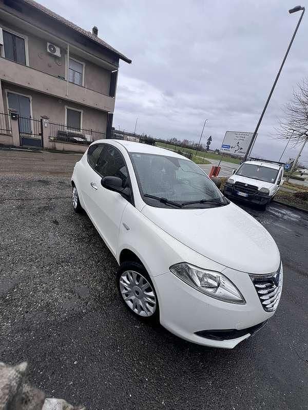 Usata Lancia Ypsilon Silver 69 CV (50 kW) 2014 Utilitaria