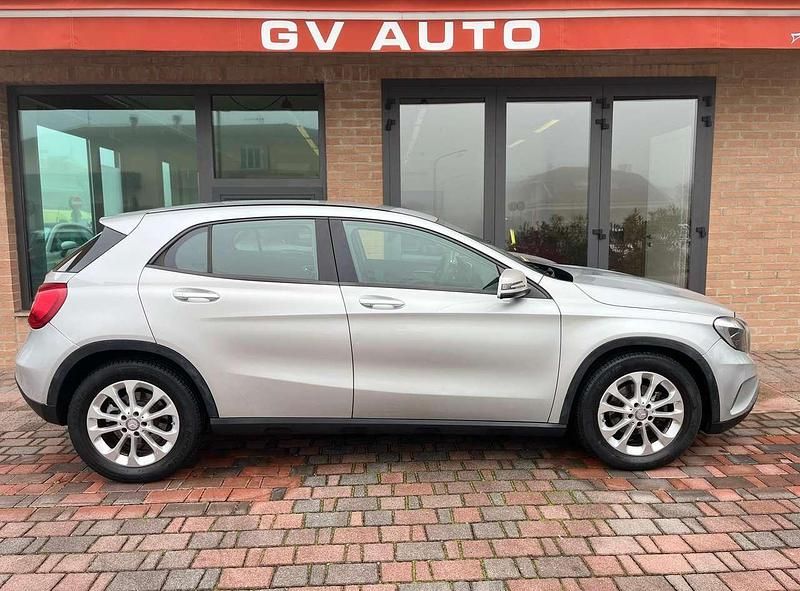 Usata Mercedes GLA180 Premium 109 CV (80 kW) 2015 Argento SUV