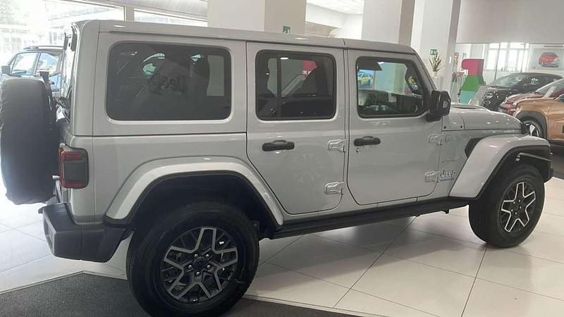 Nuova Jeep Wrangler Unlimited Sahara 272 CV (200 kW) 2025 Argento SUV