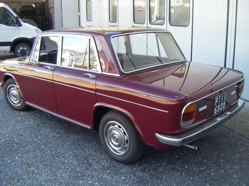 Begagnad Lancia Fulvia S 63 HK (46 kW) 1971 Röd Sedan