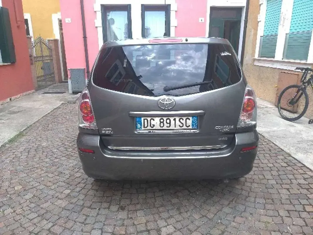 Usata Toyota Corolla Verso Sol 136 CV (100 kW) 2007 Grigio Monovolume