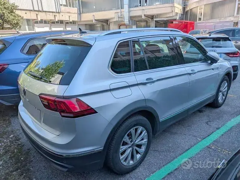 Usata VW Tiguan Life 122 CV (89 kW) 2021 Argento SUV