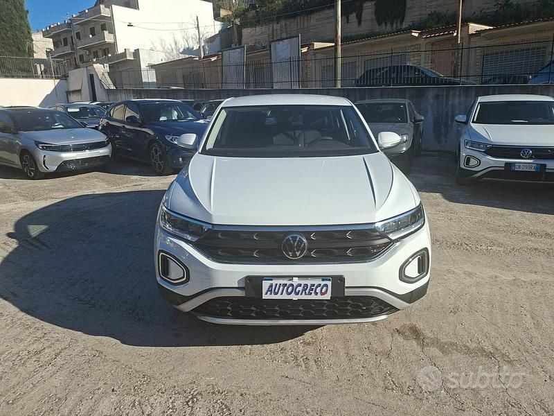 Usata VW T-Roc Life 110 CV (80 kW) 2023 Bianco SUV