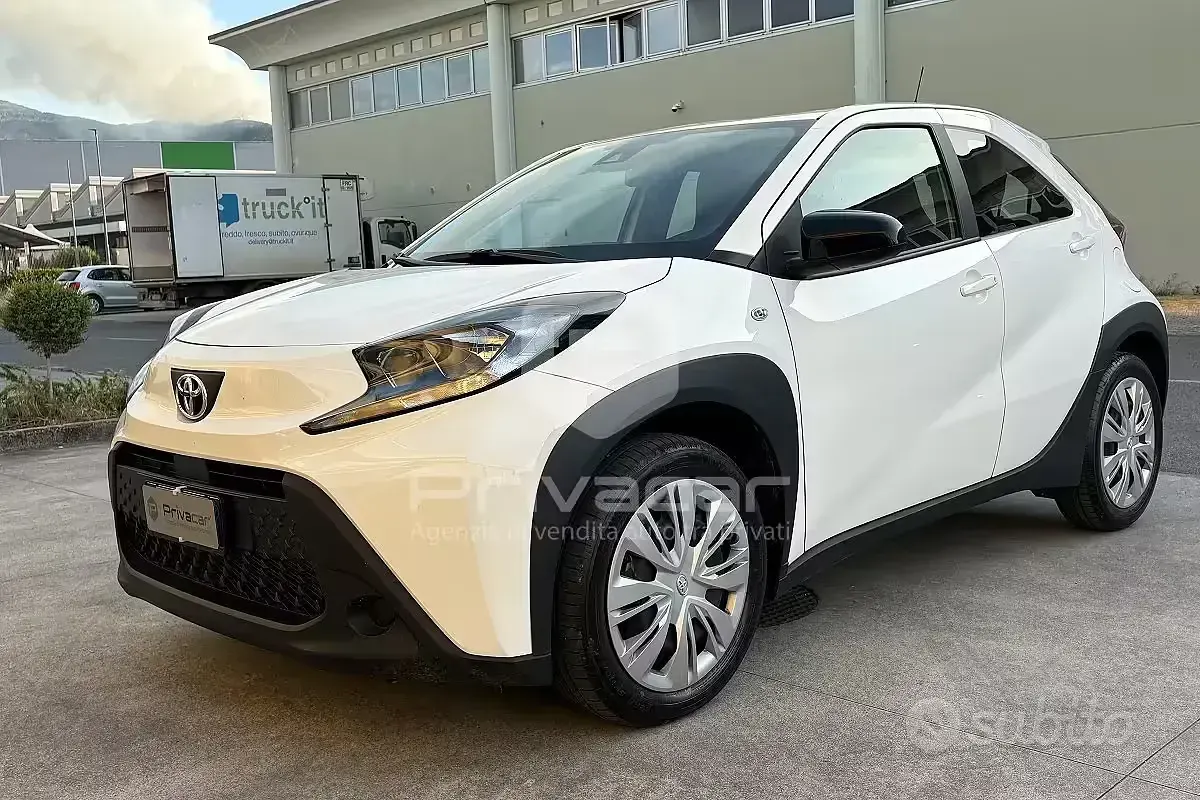 Usata Toyota Aygo X Active 72 CV (52 kW) 2025 Bianco SUV